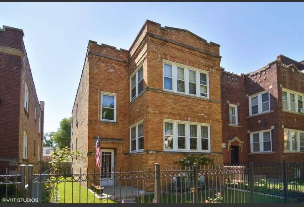 Primary Photo - 6224 N Oakley Ave