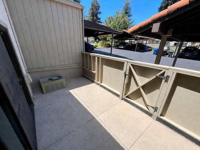 Building Photo - 1662 Parkside Dr