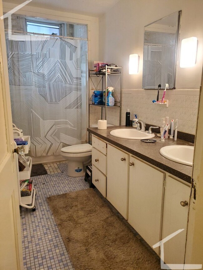 Foto del edificio - 5 Bed • 1.5 Bath • Oversized Apartment Fenway/BU South, 9/1/26, Laundry, Heat/HW Inc.