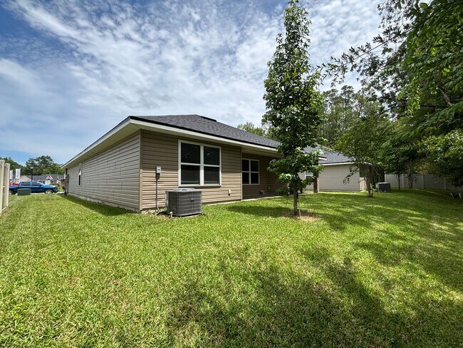 Foto del edificio - Beautiful 3/2 Located in 32219 priced to rent & won't last long!