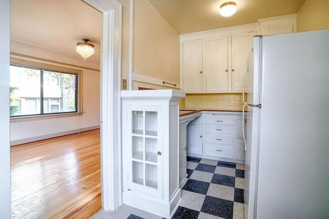 Building Photo - 1 bedroom in Seattle WA 98112