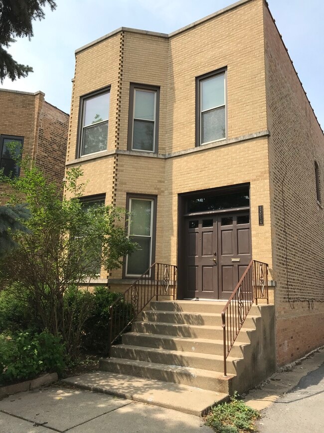 Building Photo - 1514 W Balmoral Ave
