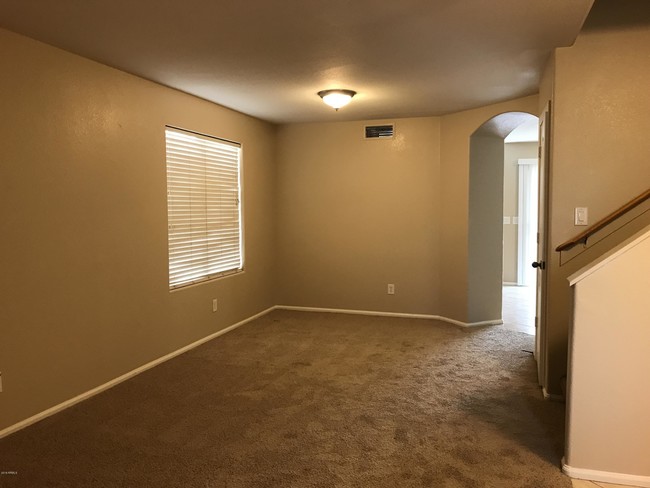 Building Photo - 29252 N Rosewood Dr