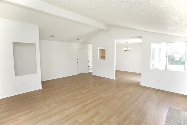 Building Photo - 2206 Spring Breeze Dr