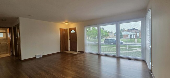Building Photo - 8607 N Osceola Ave