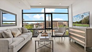 Building Photo - 1947 Vermont Ave NW