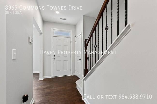 Building Photo - 8965 Commons Townes Dr