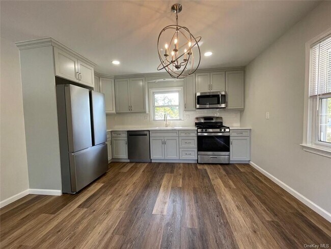 Building Photo - 101 Crystal St