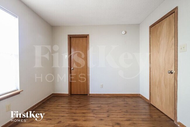 Building Photo - 301 Sunbeam Ln