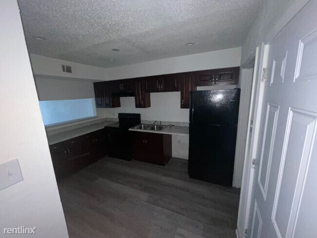 Building Photo - 2 br, 2 bath Townhome - 5947 Tullis Dr