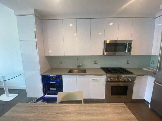 Building Photo - FURNISHED OR UNFURNISHED! One of the Most Desirable Locations On the Wharf!  1 Bed at the VIO! Av...