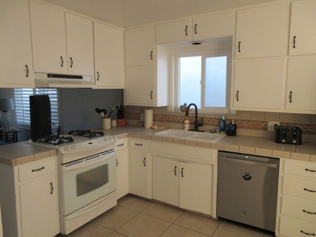 Foto del edificio - Fully furnished 2 bedroom 2 bath home in M...