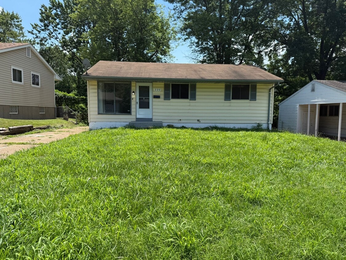 Primary Photo - 220 McAlpine Dr