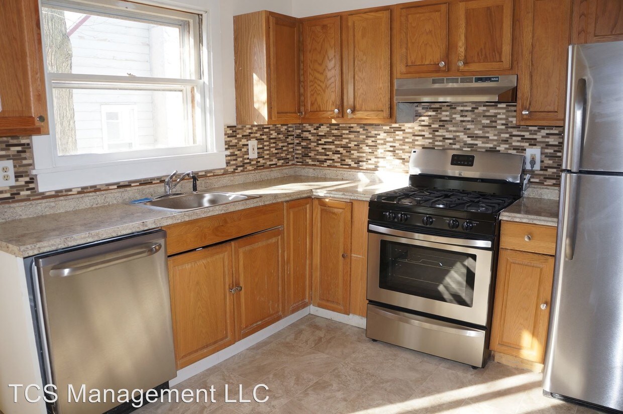 Primary Photo - 3 br, 1 bath House - 219 Johnson Avenue