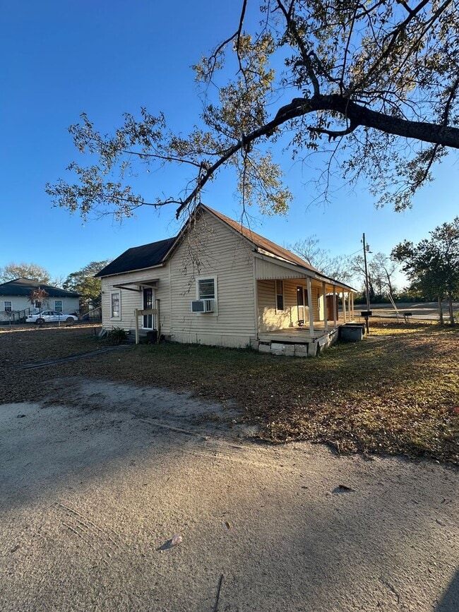 Building Photo - 407 Orange St