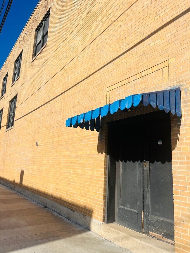 Foto del edificio - 115 S Main St