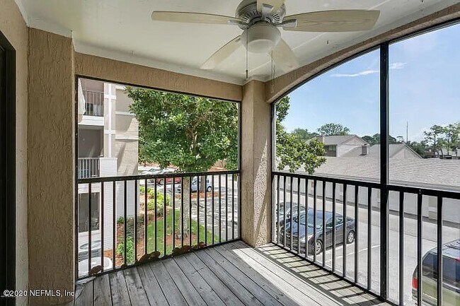 Foto del edificio - 300 Boardwalk Dr