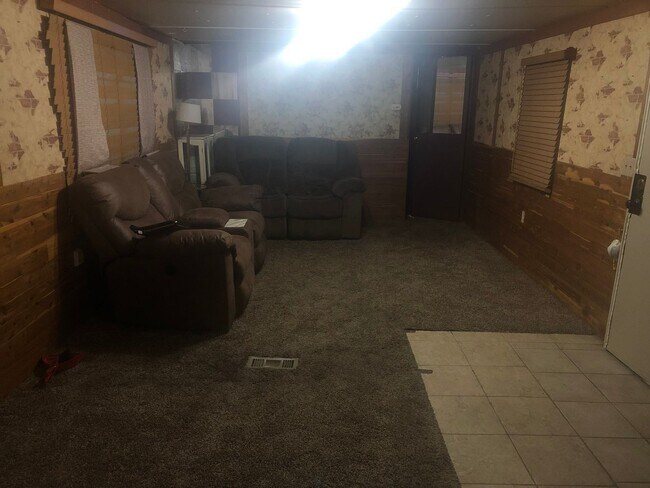 Foto del edificio - 2 bed 1 bath mobile home located on south ...