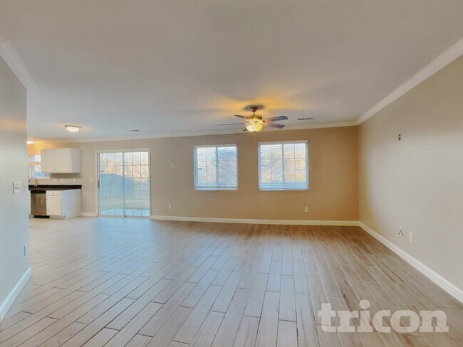 Foto del edificio - 3733 Eskdale Dr