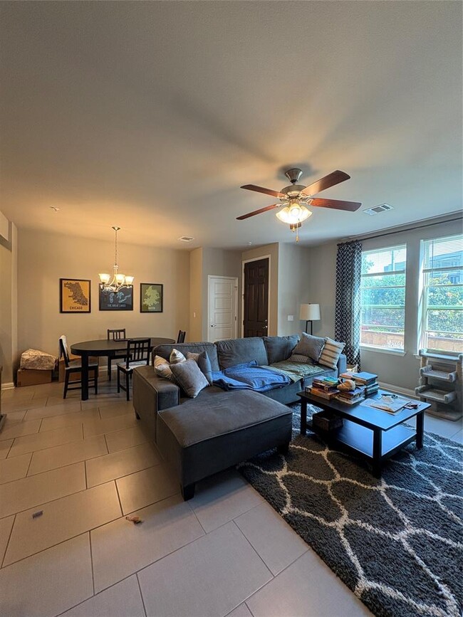 Foto del edificio - 13800 Lyndhurst St