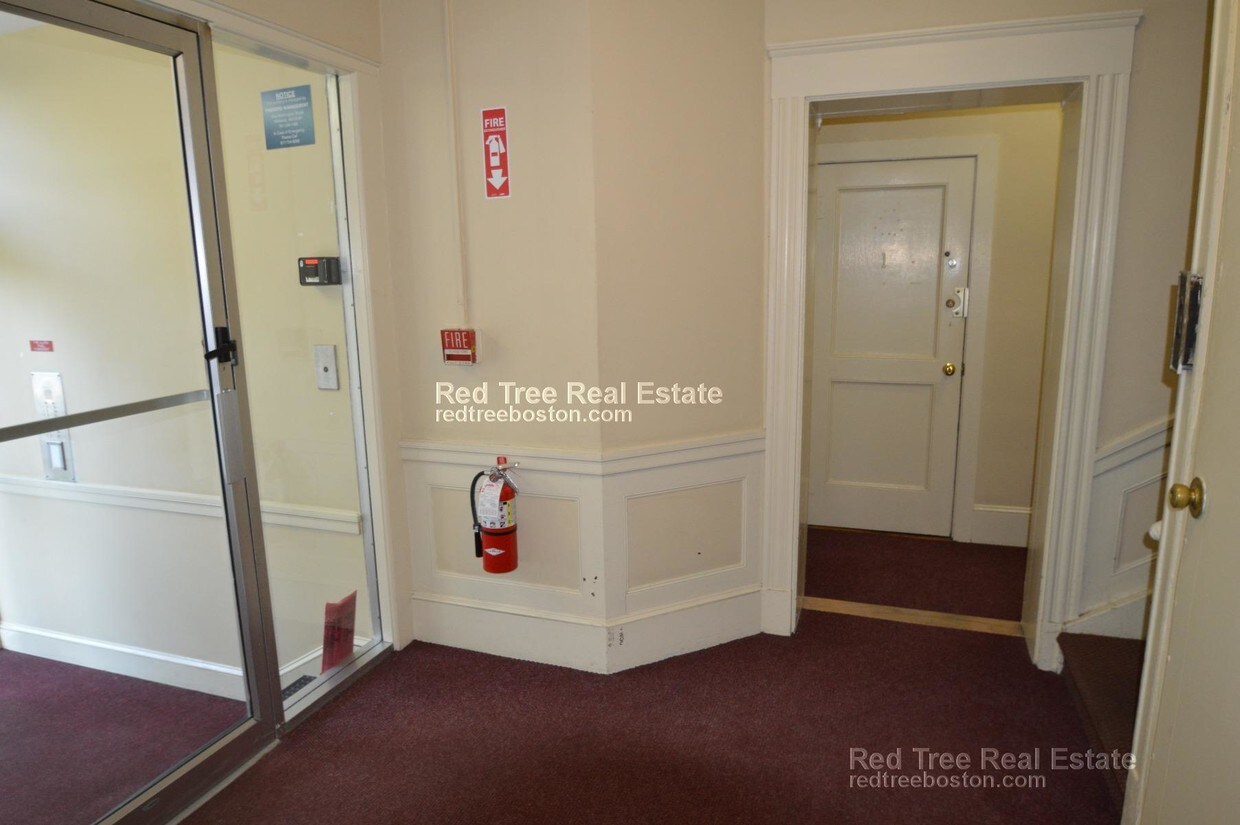 Foto del edificio - 1595 Beacon St