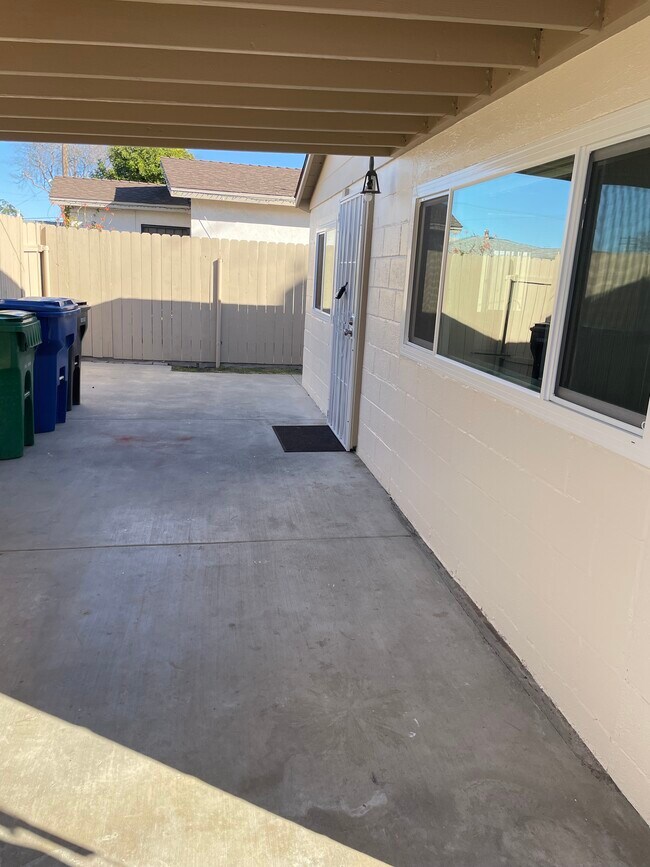 Patio delantero - 7694 14th St