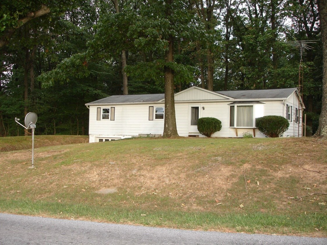 3 br, 1.5 bath House 766 DRYWELLS ROAD House Rental in Quarryville