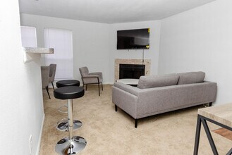 Building Photo - 1205 Ashleigh Dr