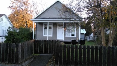 Building Photo - 644 Cowles Ave