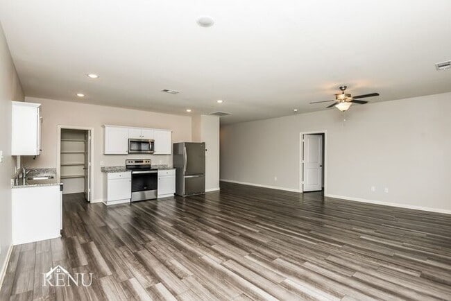 Building Photo - 1309 Escondido Dr