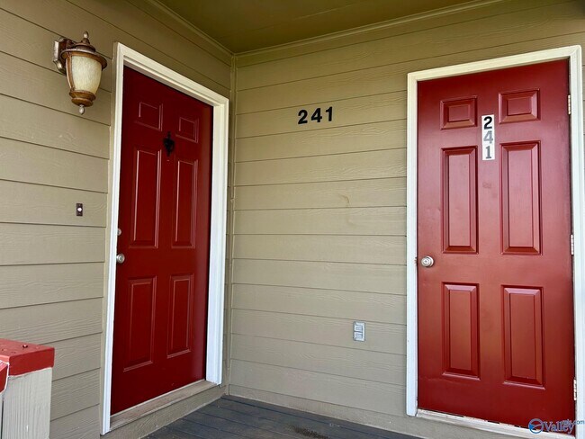 Foto del edificio - 241 Waters Edge Ln