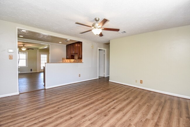 Foto del edificio - 7418 Jalna St