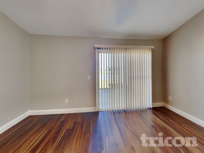 Foto del edificio - 1559 Guardian Dr