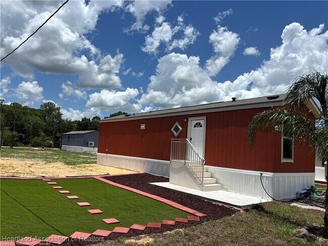 Building Photo - 2430 Hammock Rd