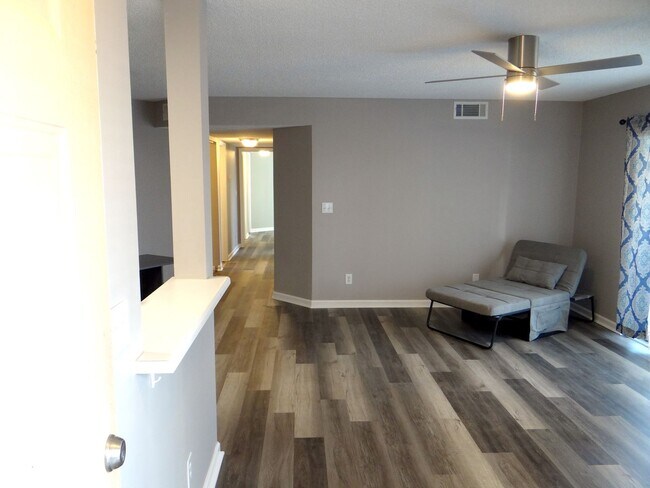Building Photo - Long term ground floor rental