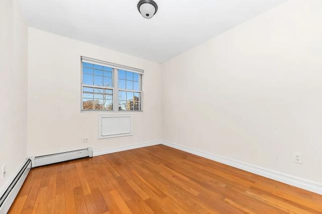 Foto del edificio - 3 bedroom in ASTORIA NY 11102