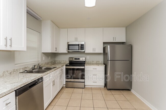 Building Photo - 522 Flamingo Dr