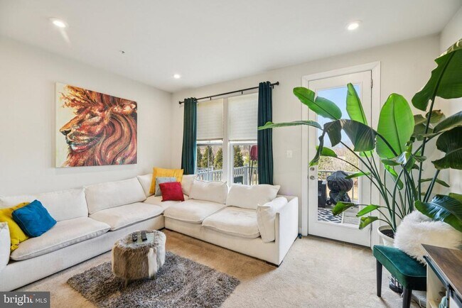 Foto del edificio - 251 Phoenix Dr