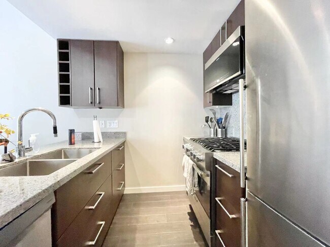 Photo du bâtiment - 1708 Columbia St