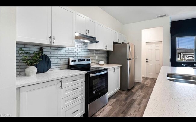 Building Photo - 417 NW 3rd Ln