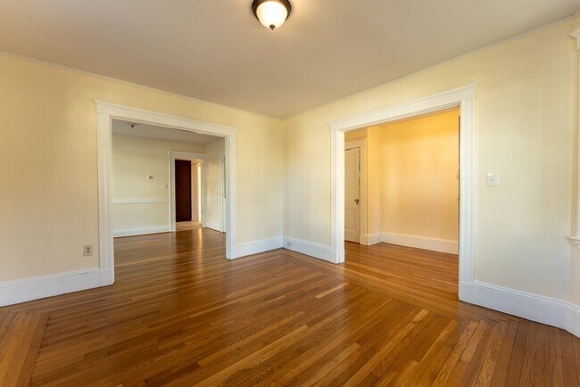 Building Photo - 86 Harnden Ave