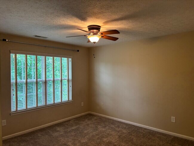 Dormitorio 2 en la planta superior - 6648 Wilmot Ln