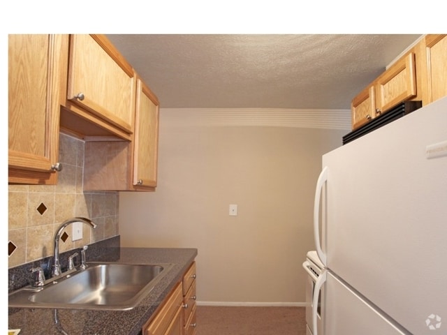 Kitchen - Vine East Apartments