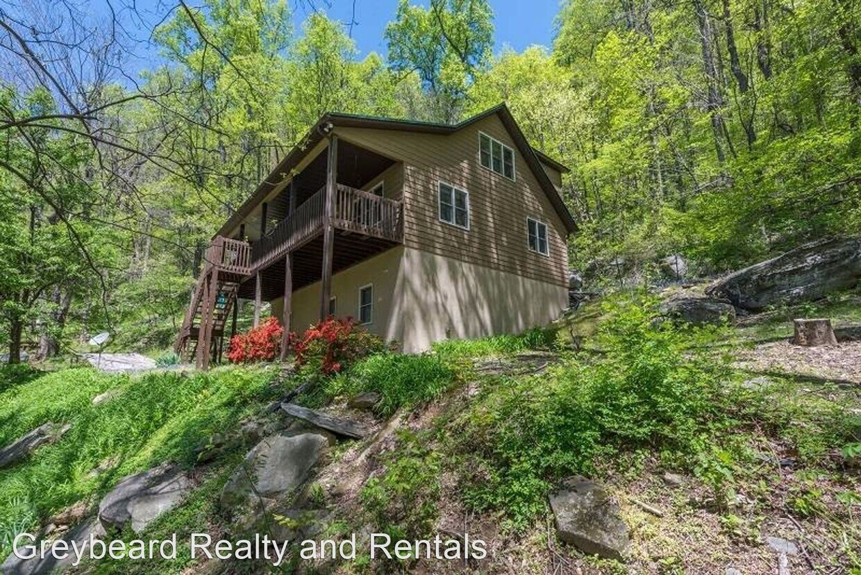 Foto principal - 3 br, 2 bath House - 148 Locust Ridge