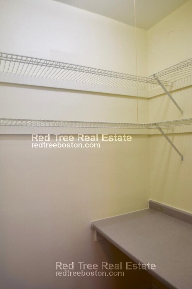 Building Photo - 5 Barrows St