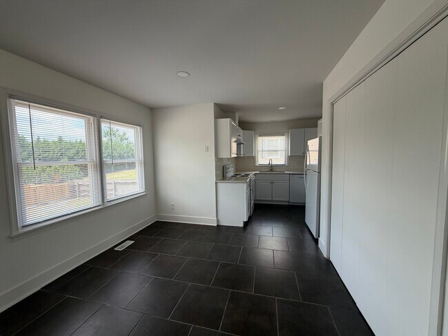 Foto del edificio - 5701 Wildberry Dr
