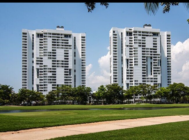 Foto del edificio - 20355 NE 34th Ct