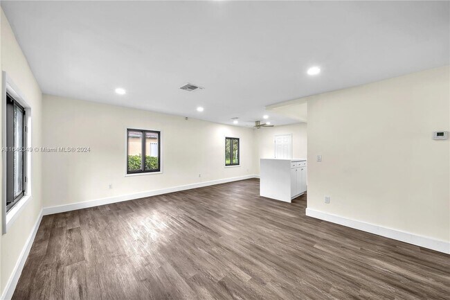 Building Photo - 915 NW 121st St