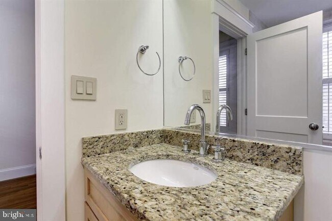 Building Photo - 1531 31st St NW