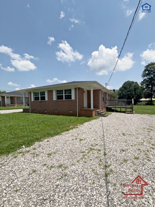 Building Photo - 207 Bermuda Dr